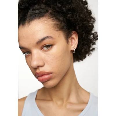 Billede af Maybelline Fit Me! Matte+ Poreless Liquid Foundation 128 Warm Nude 30 ml