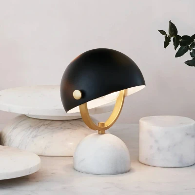 Billede af Beacon bordlampe Lowe, sort/messing, marmorfod