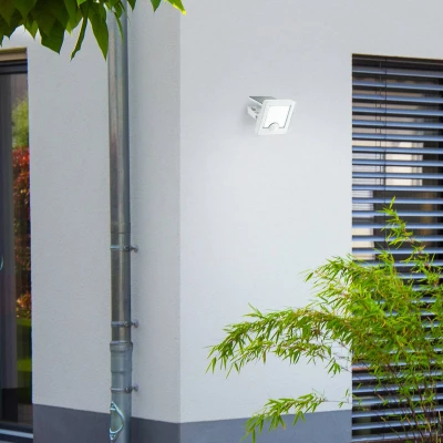 Billede af LED solcelle udendørs vægspot Luton Sensor, hvid, bredde 13 cm