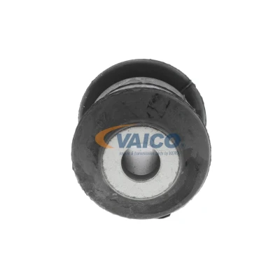 Billede af VAICO V10 1447 Bøsning Original Quality foraksel krydsarm VOLKSWAGEN: Touran I, Passat B7 Variant, B6 Variant