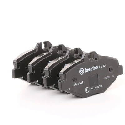 Billede af BREMBO P 50 049 Bremseklodser Inkl. slidadvarselskontakt med bremsecaliperskruer tilbehør MERCEDES BENZ: E klasse Sedan, T modell